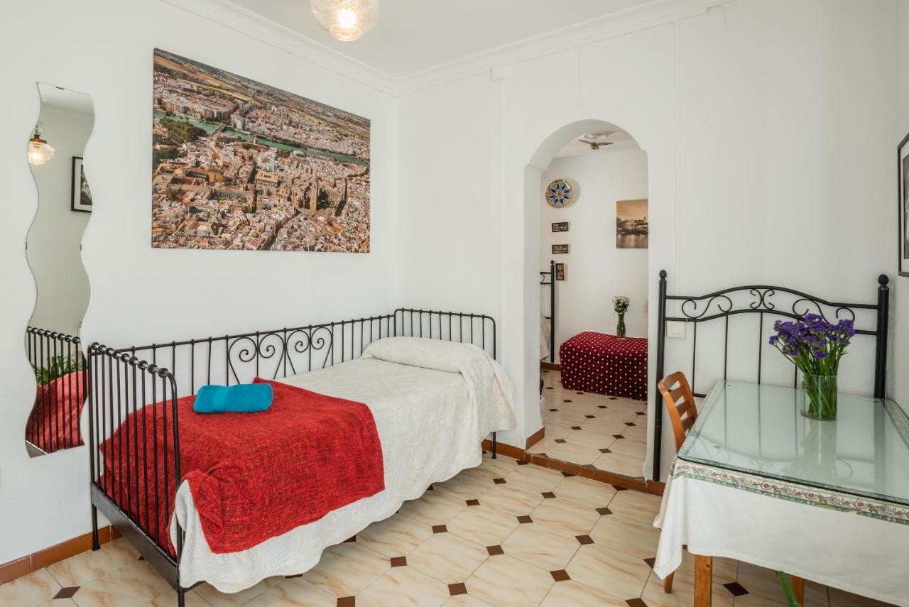 Apartamento Triana Los Remedios Seville Luaran gambar